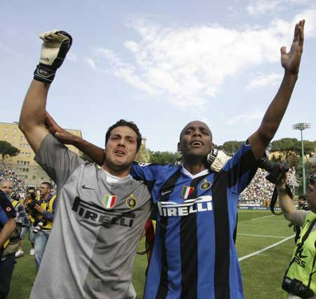 德天空：拜仁引进费耶诺德右后卫里德的谈判正在取得进展