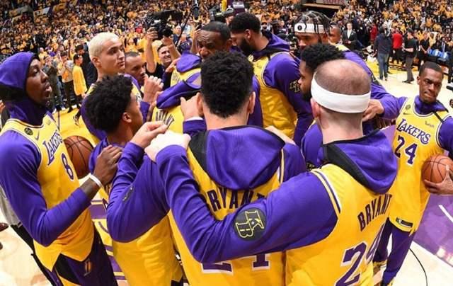 德国杯颁奖樊振东发自内心喜悦 7小时4战全胜太强