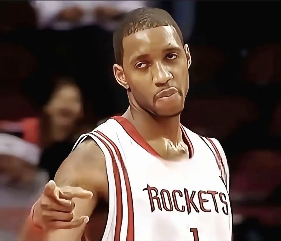 利物浦官网仅放萨拉赫抢圈训练图，未展示其与队友拥抱镜头